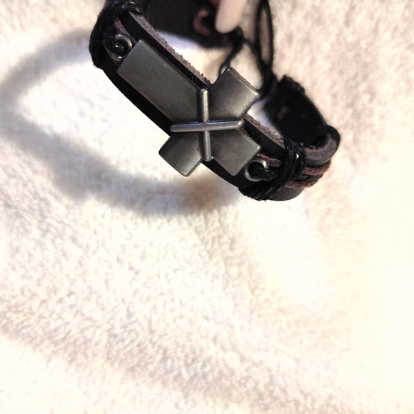 Men's Cross Bracelet Size OS - Picture 3 of 6